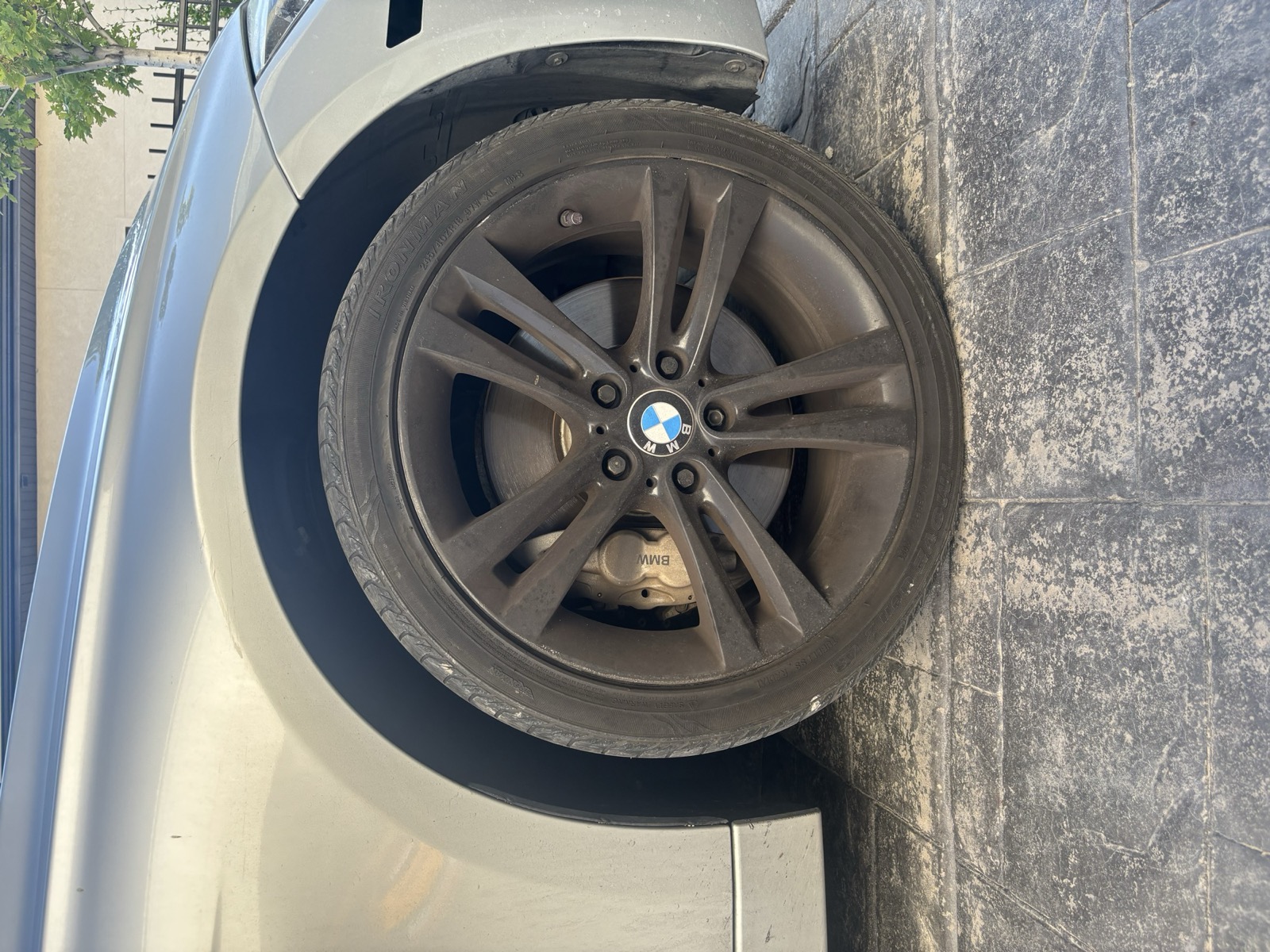 BMW wheel before cleaning